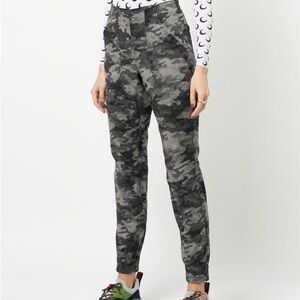 SPANX Camouflage Print Twill Joggers Blackwash Cargo 20319R NWT Womens XS